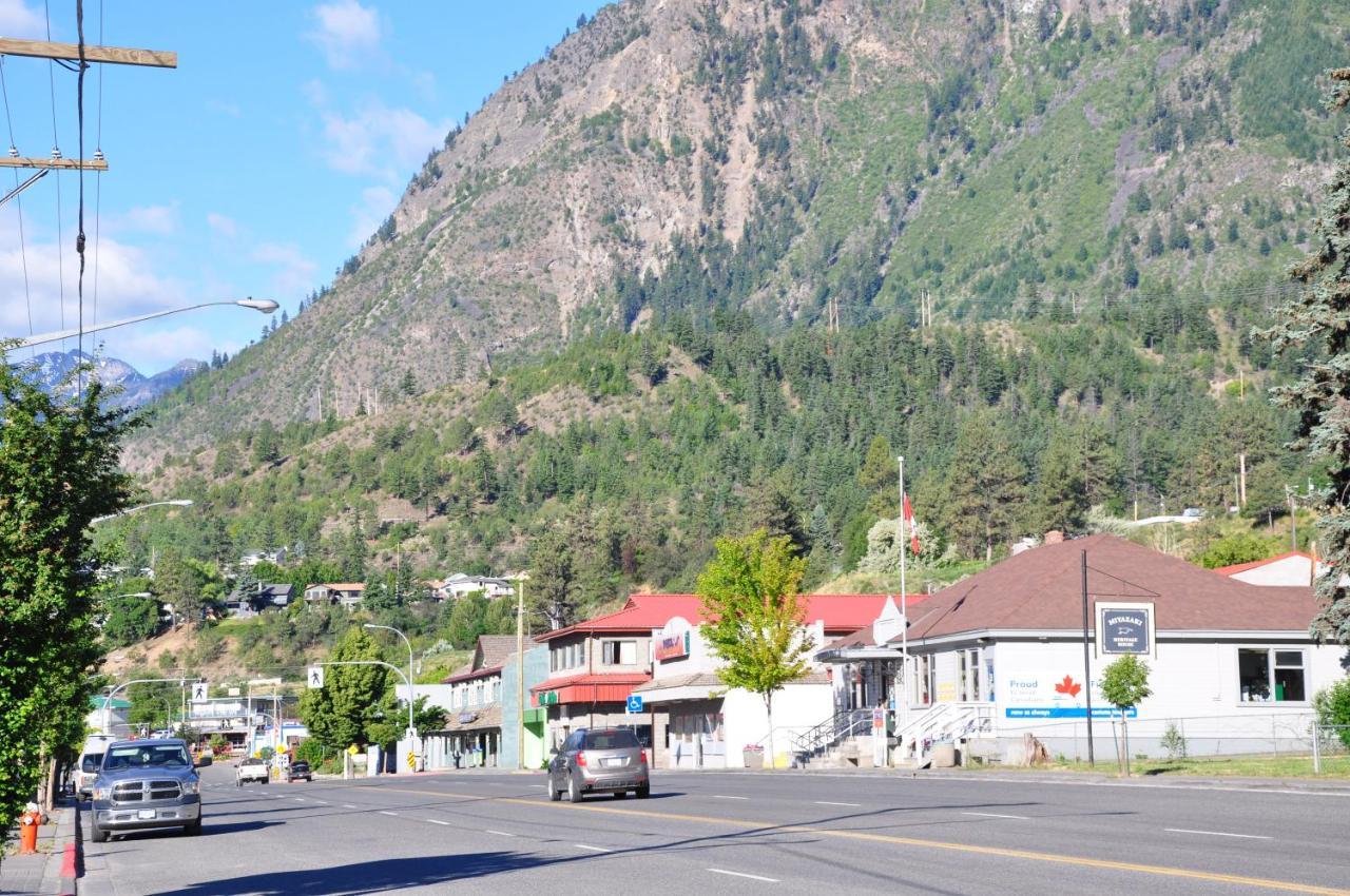 Canadas Best Value Inn Mile-0-Motel Lillooet Extérieur photo
